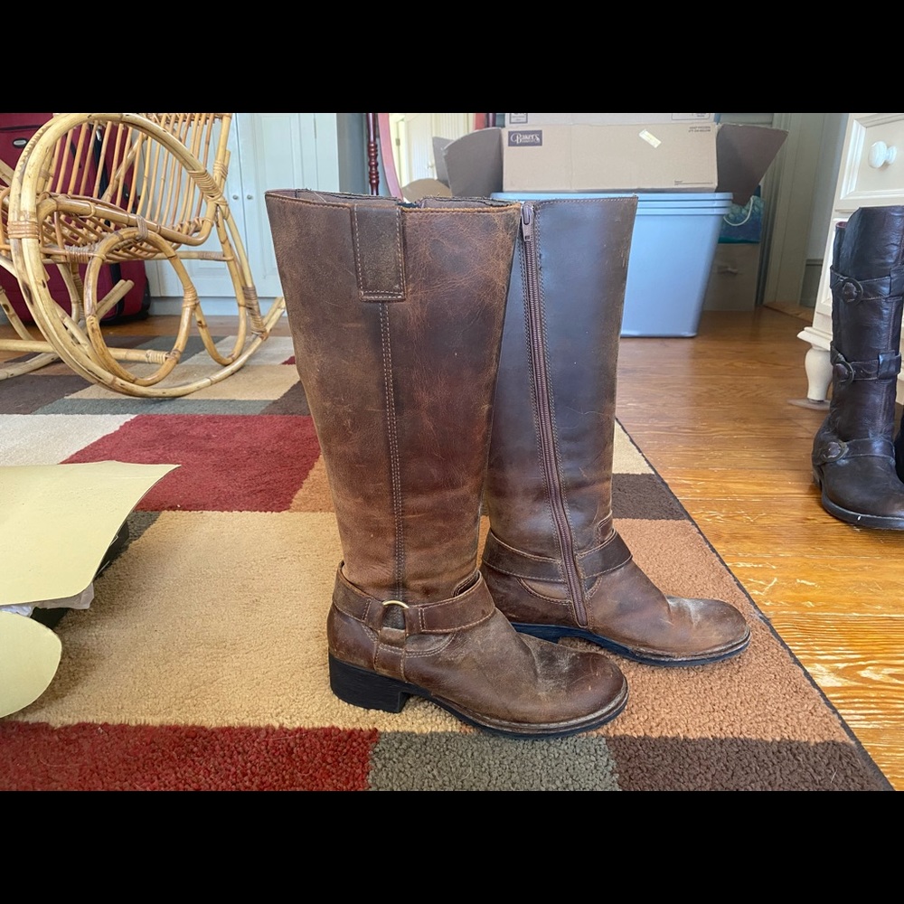 Clarke’s size 7 tall boots